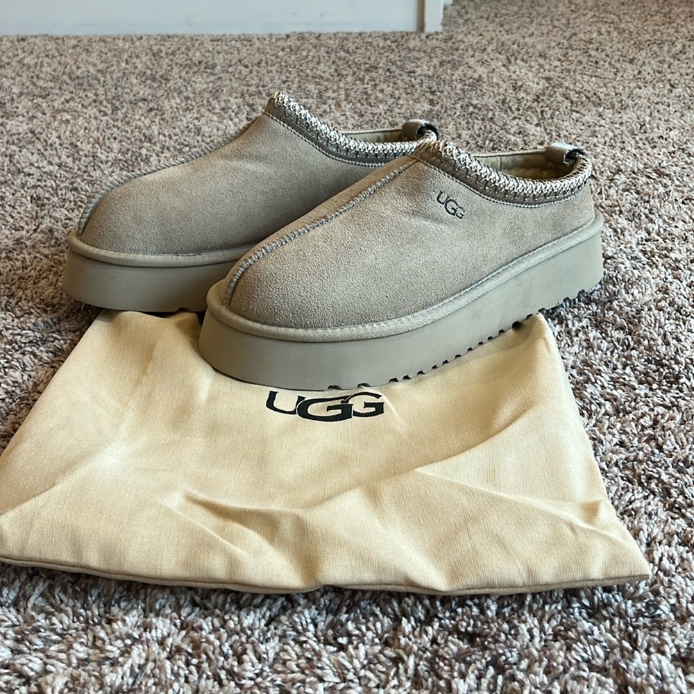 UGG tazz beige platform slippers size 13